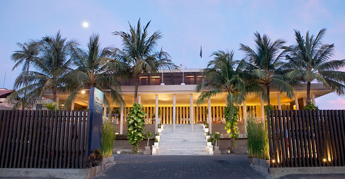 Отель The Oasis Beach Benoa Bali 3*+