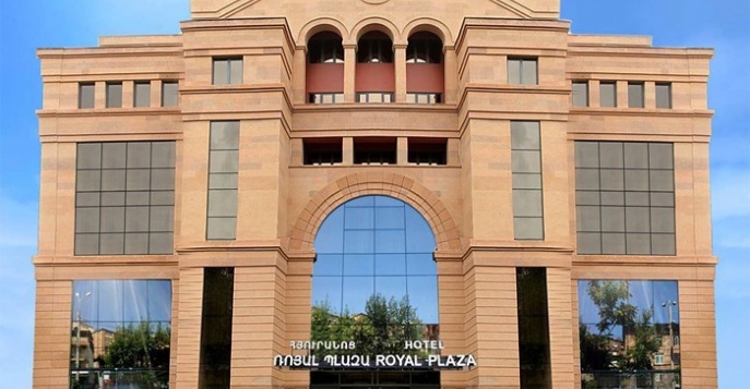 Отель Royal Plaza Hotel 4*