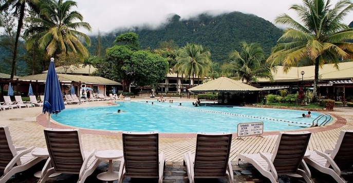 Отель Holiday Inn Resort Damai Beach 4*