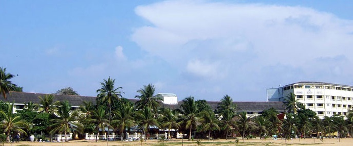 ����� Browns Beach 4*