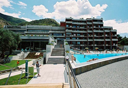 ����� Maestral 4*