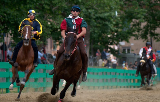 Традиционные конные состязания Палио, Италия