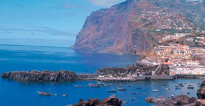Остров Мадейра и на карте привлекает внимание туристов
