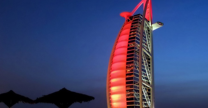 В преддверии китайского Нового года здание отеля Burj Al Arab сменит цвет