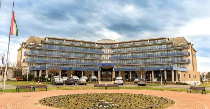 Отель Park Inn by Radisson Sárvár Resort & Spa 4*