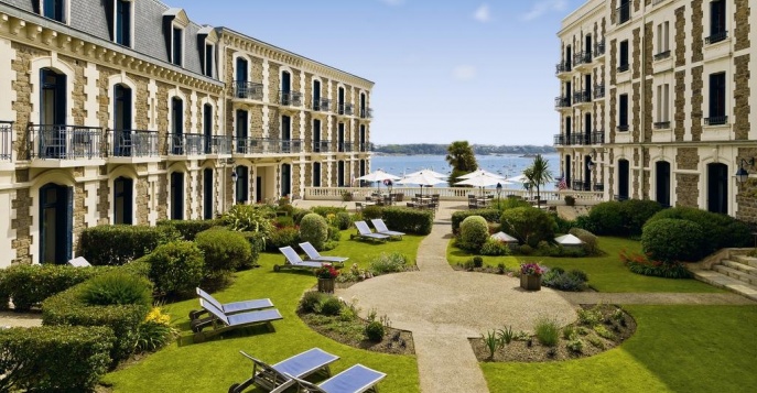 Отель Grand Hotel Barrière Dinard 5*