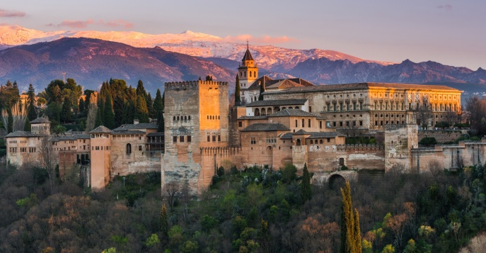 Арабский дворец Альгамбра в Гранаде, Испания