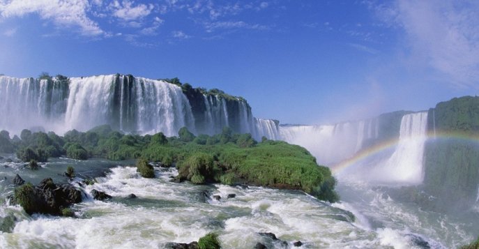 Водопады Фоз де Игуасу, находящиеся на границе Бразилии, Аргентины