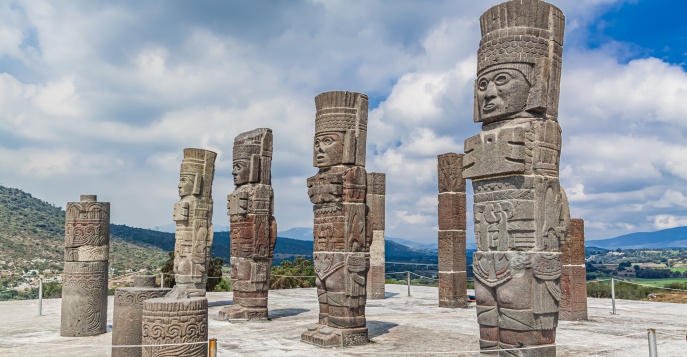 Тула. Легендарные каменные стражи-атланты