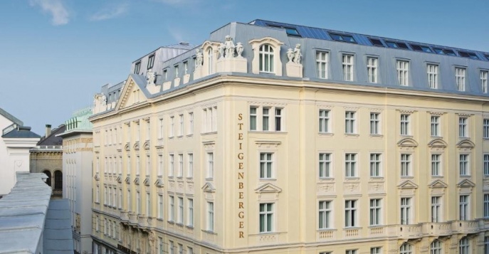 Отель Steigenberger Hotel Herrenhof 5*