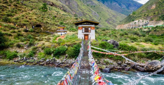 Мост из железной цепи монастыря Тахог-Лхаханг, река Паро, Бутан
