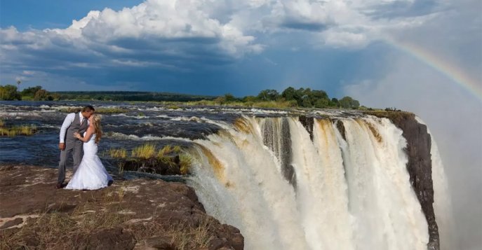 Свадьба в Зимбабве или Замбии с видом на мощный водопад Виктория, ЮАР