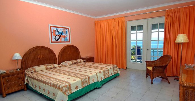 Отель Comodoro Hotel & Bungalows 4*, Куба