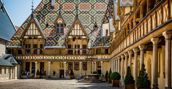 Госпиталь «Hospices de Beaune»