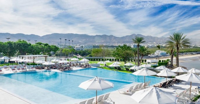 Отель Crowne Plaza Muscat 4*