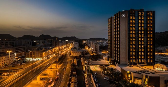 Отель Sheraton Oman Hotel 5*
