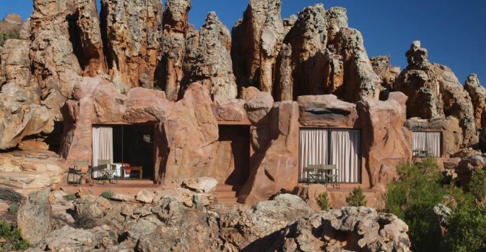 Отель в скальных пещерах Bushman Lodge at Kagga Kamma 4*