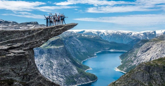 Норвегия: восхождение на скалу Язык Тролля