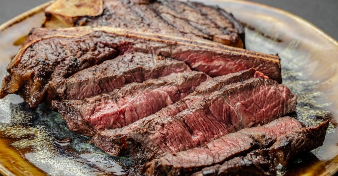 Ужин в знаменитом ресторане Carnivore