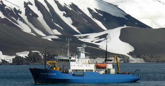 Судно «Академик Шокальский»