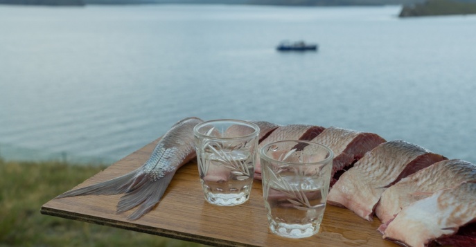 Красивый обед-пикник с потрясающим видом на большой Байкал
