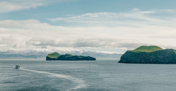 Вокруг Исландии на экспедиционном судне  SH Vega