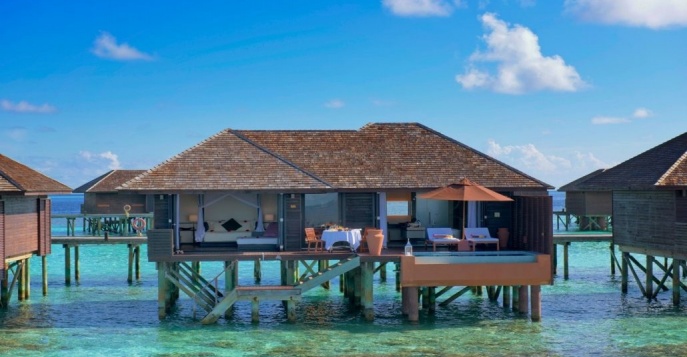 Deluxe Water Villa в отеле Lily Beach Resort & Spa