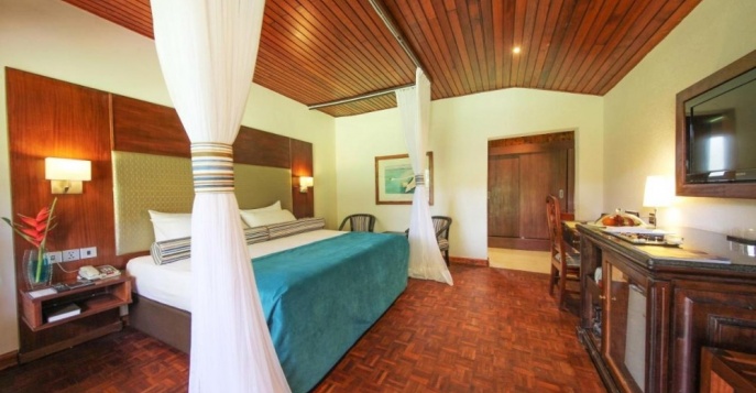 Лодж Lake Naivasha Country Club - озеро Найваша, Кения