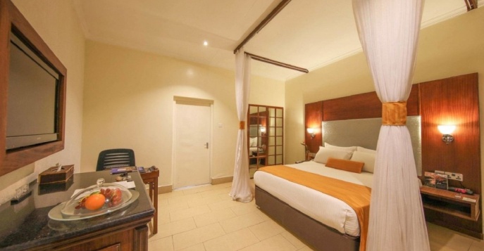 Лодж Lake Naivasha Country Club - озеро Найваша, Кения