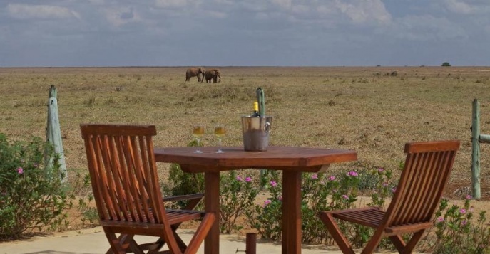 Лодж Ashnil Aruba Lodge - Парк Тсаво, Кения