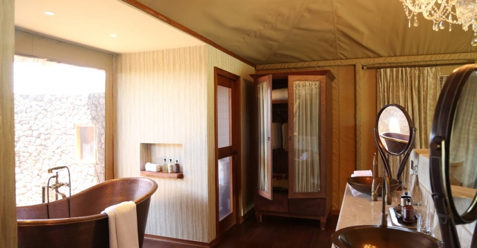 Кэмп Finch Hattons Luxury Camp - парк Тсаво, Кения
