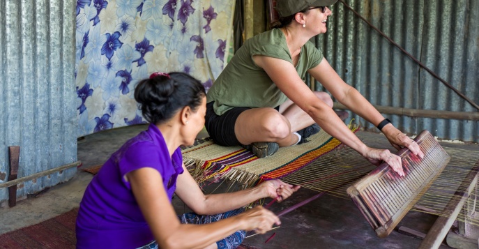 Вы познакомьтесь с яркой культурой острова Апид с помощью пяти интерактивных станций - от дегустации тубы до традиционного плетения циновок.