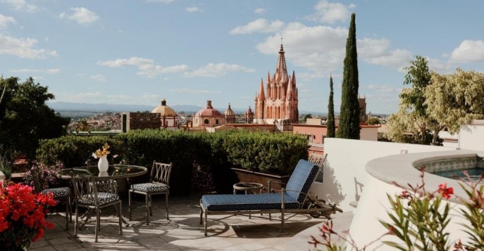 Вид на очаровательный город Сан-Мигель-де-Альенде из отеля Casa Sierra Nevada 5*