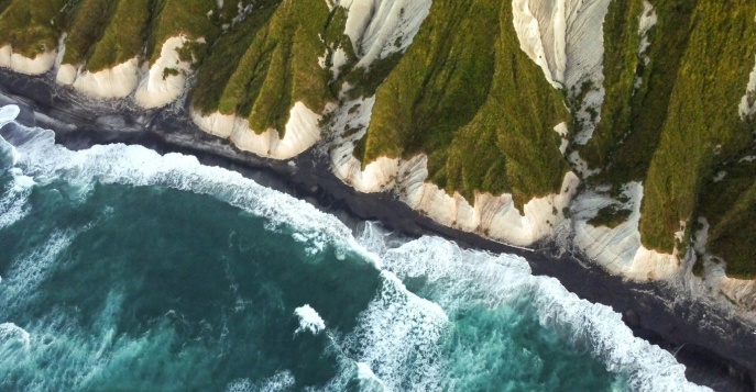 Белые скалы - Итуруп, Россия