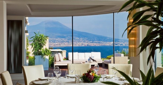 Отель Grand Hotel Vesuvio 5*, Италия