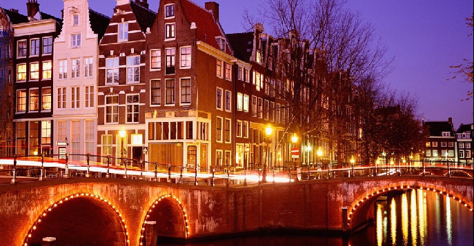 Амстердам: отреставрированная баржа