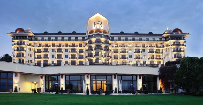 Отель Royal Palace Evian 4* Luxe