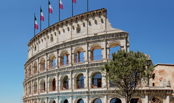 Отель Colosseo 4* погружает каждого, приезжающего в парк Европа (юго-запад Германии) в атмосферу древнего Рима