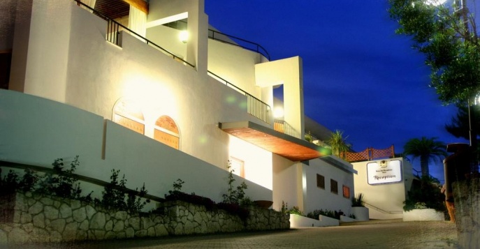 Отель Baia Dei Faraglioni Beach Resort 5*