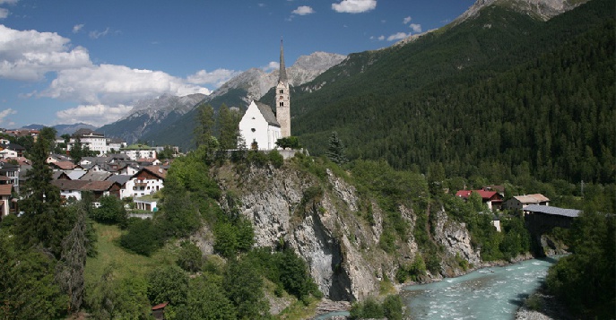Скуоль — знаменитый горнолыжный курорт в Альпах