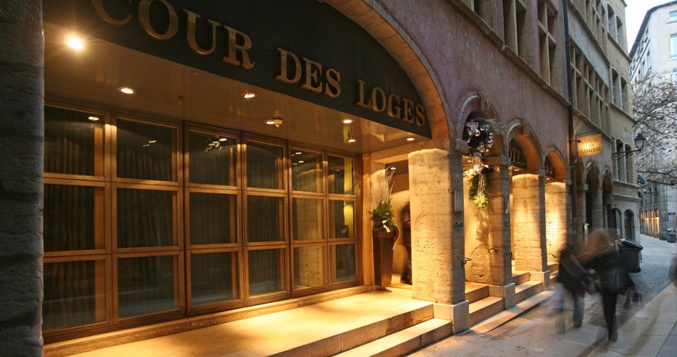 Отель Cour Des Loges 5*