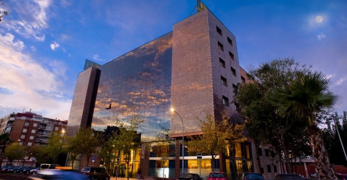 Отель Sallés Hotel Ciutat del Prat 4*