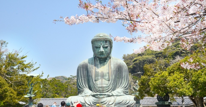 Бронзовая статуя Будды «Дайбуцу» - Камакура, Япония