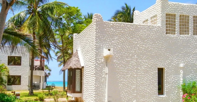 Отель Jacaranda Indian Ocean Beach Resort 4*, Кения