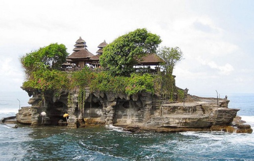 Храм Танах Лот - остров Бали, Индонезия